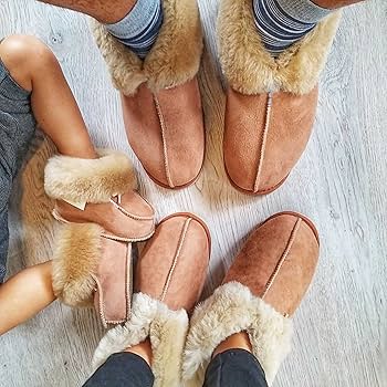 Articles en peau & laine de mouton : chaussons, Charentaises, mules, boots, moufles, gants
